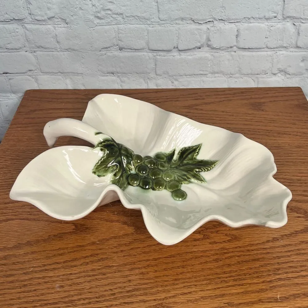 Hull Tokay or Tuscany White Large 14